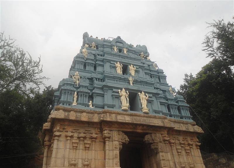 Mokallamitta Gopuram pedestrian footpath landmark in Tirumala